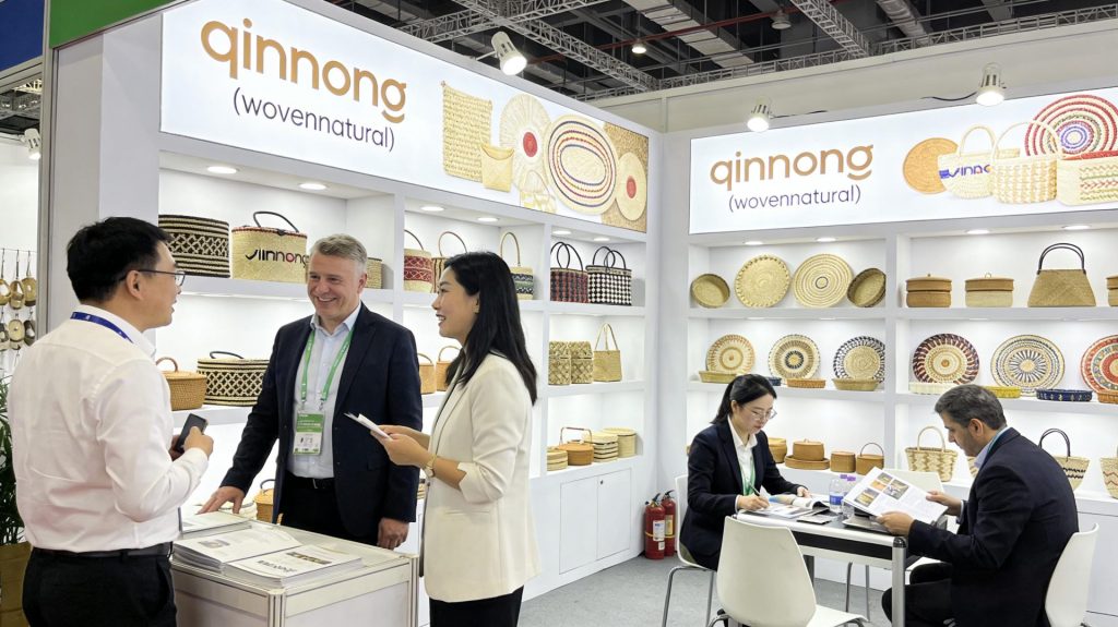 Qinnong (Wovennatural) International Trade Show Booth with Handwoven Wicker Handbags and Baskets
